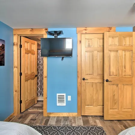 Slopeside Burke Mountain Condo w/ Fireplace!