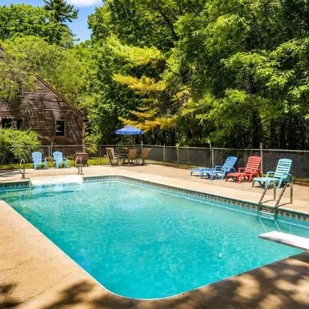 Private Pool & Hot Tub! Minutes to Sebago Lake! Nature! Perfect All Year-Round.