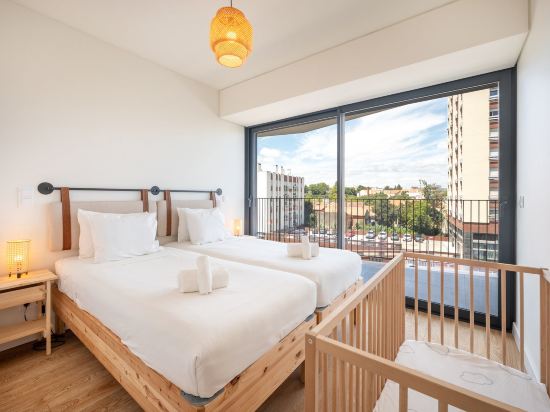 GuestReady-Modern Retreat with Balcony Views