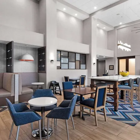 Hampton Inn & Suites Pensacola I-10 North at University Town Plaza