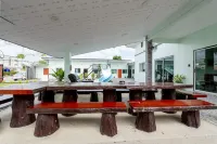 Luxurious 12-Bedroom Villa Retreat in Tambon Pong, Thailand - Wifi