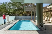 Onomo Hotel Durban - С бассейном