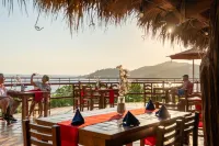 Hotel Catalina Beach Resort - 3-Star