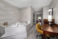 Baymont Inn & Suites by Wyndham Morrow/Atlanta I-75 South - Parking