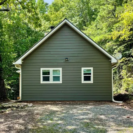 Renovated Cozy Cottage in Bryson City! Experience the Cool Smokies!