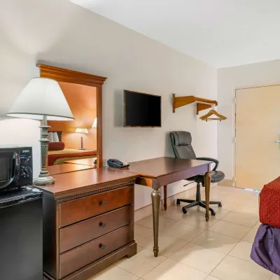 Econo Lodge North Các khách sạn gần Công viên Centennial