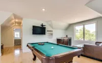 Beachfront Luxury Home-Lake Views, Fire Pit, Large Yard, Game Room-Walk to Town - Beach