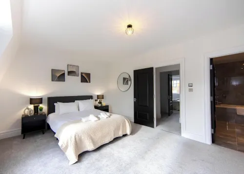 Luxurious 4 Bed House - Close to Windsor Castle! - Villas