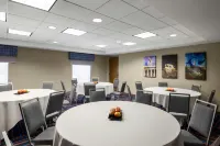 Hampton Inn & Suites State College at Williamsburg Square - Breakfast