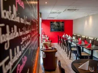 Ibis Vannes - فطور