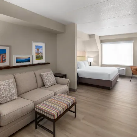 La Quinta Inn & Suites by Wyndham Knoxville West