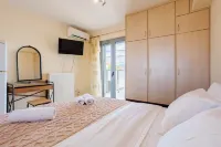 Studio with Balcony Steps from Filiatra Square - Apartments