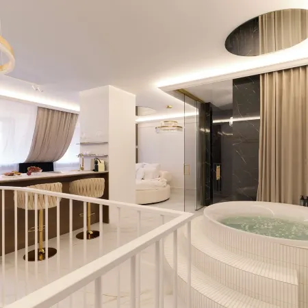 Jacuzzi Mirror Suite Granaria by Downtown Apartments