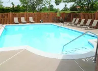 Ashley Quarters Hotel Airport-Cincinnati - Pool