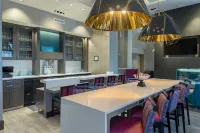Hampton Inn & Suites Asheville Biltmore Area - bar