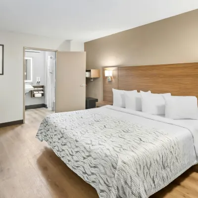 Red Roof PLUS+  Columbus - Ohio State University OSU Hotels near Ohio Expo Center & State Fairgrounds