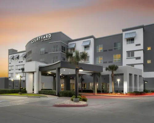 Courtyard Galveston Island Hotels near West End