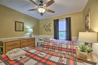 Cozy Poconos Townhome w/ Fireplace Near Jack Frost - Wifi
