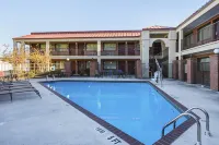 Red Roof Inn & Suites Scottsboro - Motels