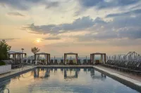 Four Seasons St. Louis - Pools
