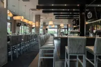 Sutton Place Hotel Revelstoke Mountain Resort - bar