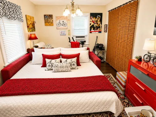 RED ROOM DE Spa Access - بيت ضيافة