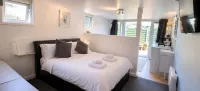 5BR Home Near Windsor Castle Legoland - balcony