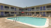 Motel 6 Chico, CA - Pool