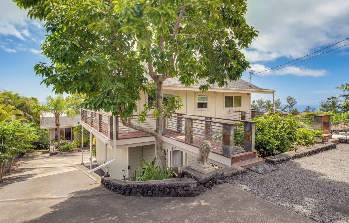 Cozy Kona Coast Apt w/ Lanai ~ 8 Miles to Beach!