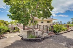 Cozy Kona Coast Apt w/ Lanai ~ 8 Miles to Beach!