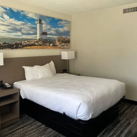 Days Inn by Wyndham Manitowoc