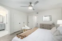 5BR Citrus Estate Sleeps 13 Free Htd Pool Gameroom - balcón