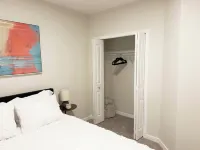 Luxury Private Suite, Near Calgary Airport - Bungalows