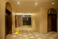 Ramada Encore by Wyndham Asan - 駐車場