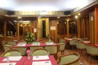 New Alexander Hotel - Parkering