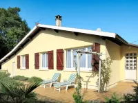 Les Hirondelles Hotels near Port Ostreicole