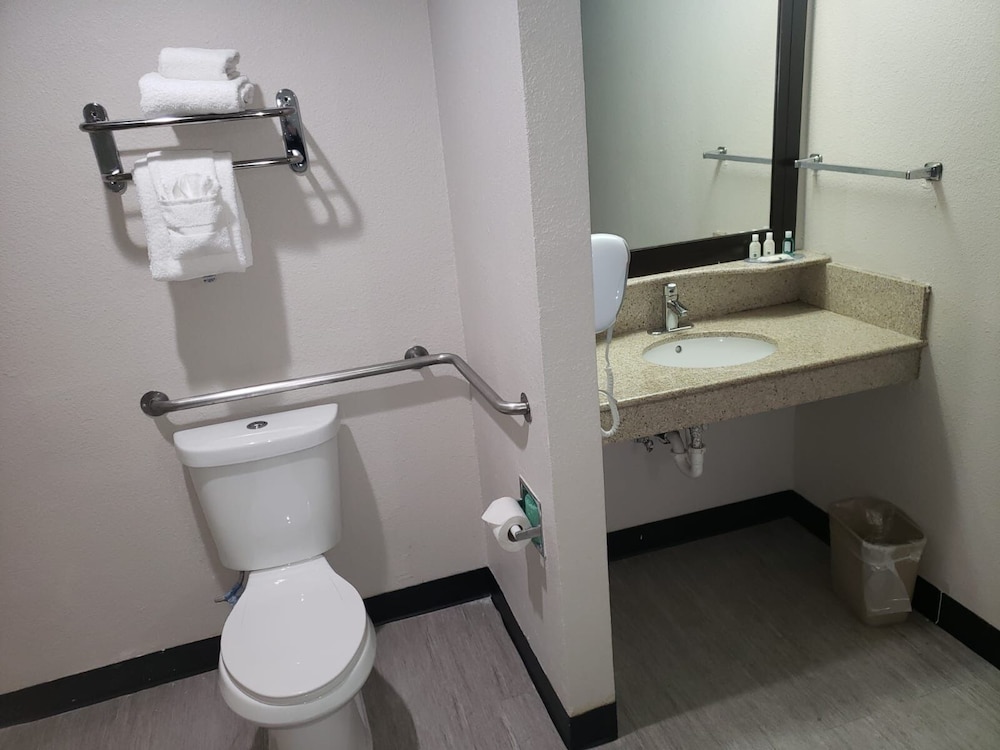 Quality Inn Airport East