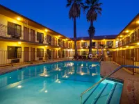 Studio City Court Yard Hotel Hotels near Beverly Park