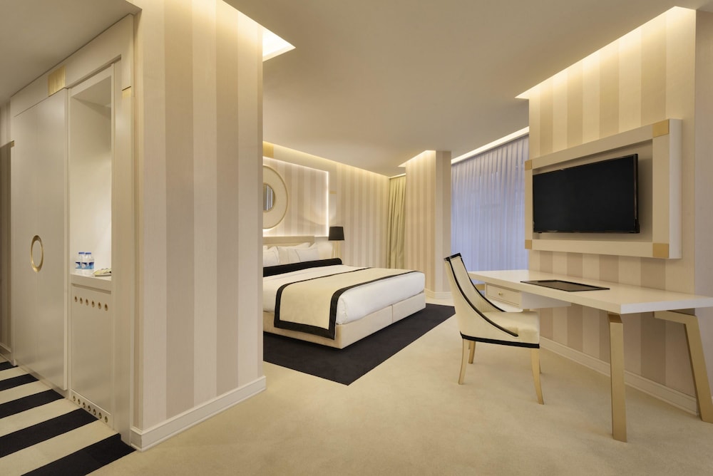 Ramada Hotel & Suites by Wyndham Istanbul Sisli