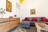 Historic Townhouse with Roof Terrace & Quiet Courtyard – 5Min to Ferry & Market - 浴缸