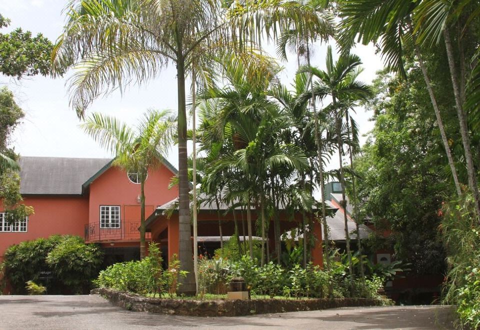 Pulse Suites at Villa Ronai - Housity