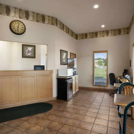 Super 8 by Wyndham Collinsville St. Louis