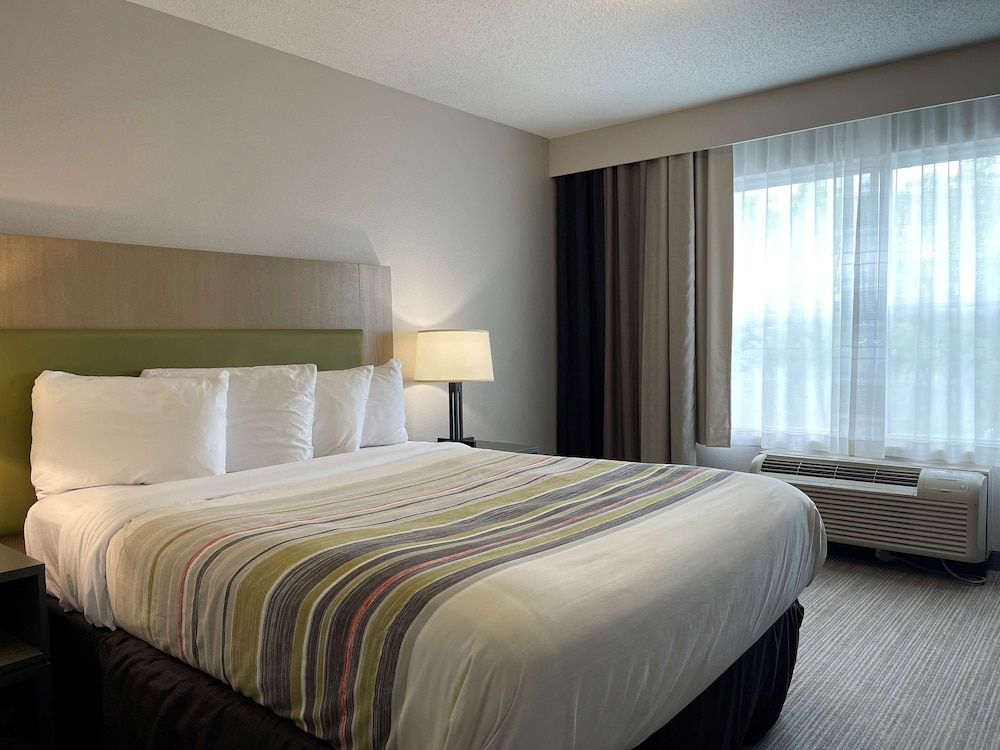 Country Inn & Suites by Radisson, Brooklyn Center, MN