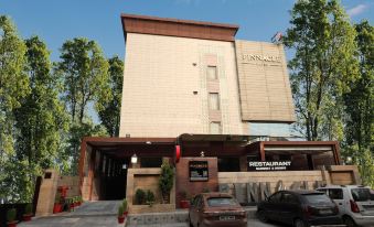 Pinnacle by Click Hotels, Lucknow