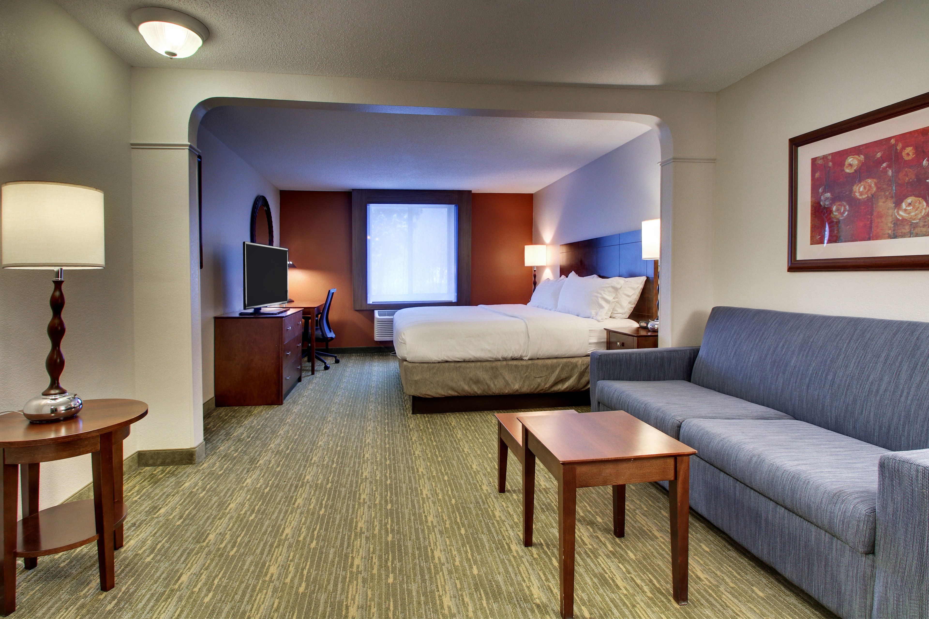 Holiday Inn Express & Suites - Lincoln East - White Mountains, an Ihg Hotel