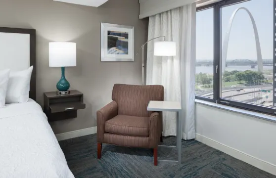 歡朋酒店聖路易斯-市中心-在大拱門旁