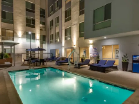 Hampton Inn & Suites Los Angeles - Glendale Hotels in Glendale