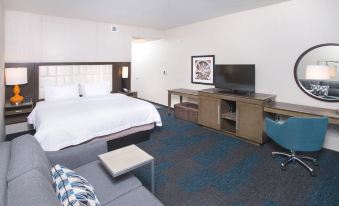 Hampton Inn & Suites LAX El Segundo