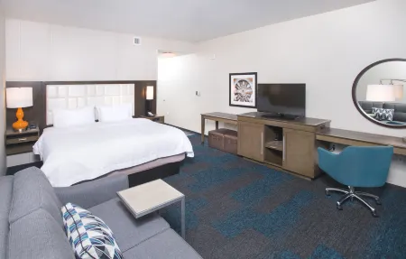 Hampton Inn & Suites LAX El Segundo