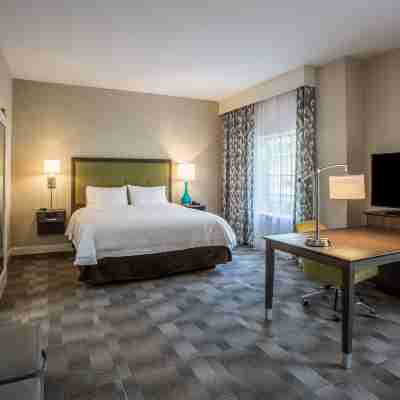 Hampton Inn & Suites Yonkers - Westchester Rooms